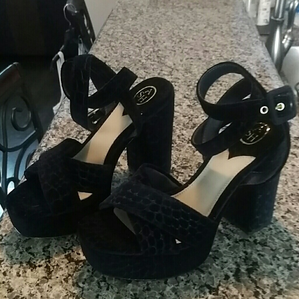 Ash Velvet heels,brand new,size 6